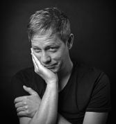 Kabarettist Jess Jochimsen gastiert am Samstag, 12. September, mit seinem aktuellen Programm in der Burg Kalteneck in Holzgerlingen.
